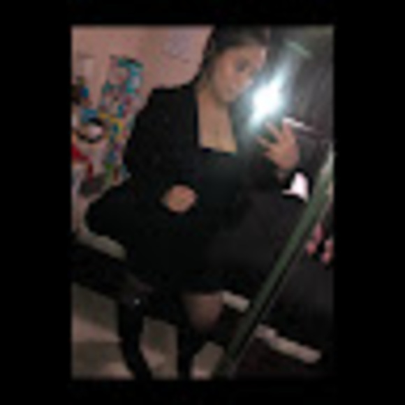 Meet your Posher, Lupita - Picture 1 of 1